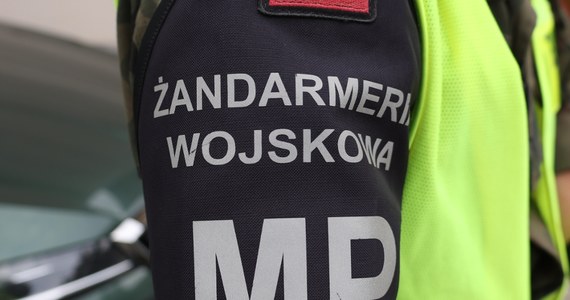 Żandarmeria Wojskowa zatrzymała cztery osoby, w tym starszego marynarza służącego w trójmiejskiej jednostce wojskowej. "Postawiono mu zarzut nielegalnego posiadania znacznych ilości środków odurzających" - poinformował we wtorek mjr Tomasz Tekliński z elbląskiej żandarmerii.