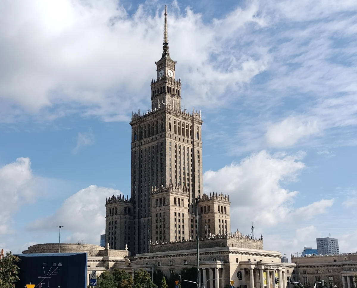 Radni i aktywiści ze stowarzyszenia Miasto Jest Nasze chcą skutecznej walki z hałasem w stolicy. Chodzi m.in. o imprezy masowe, ogródki gastronomiczne i hałas związany z nielegalnymi wyścigami samochodowymi. 