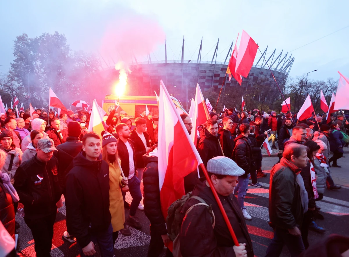 Marsz Niepodległości przejdzie ulicami Warszawy zgodnie z planem - zapowiadają jego organizatorzy. Mówią o tym wprost, mimo że warszawski ratusz odmówił im w poniedziałek zgody. 