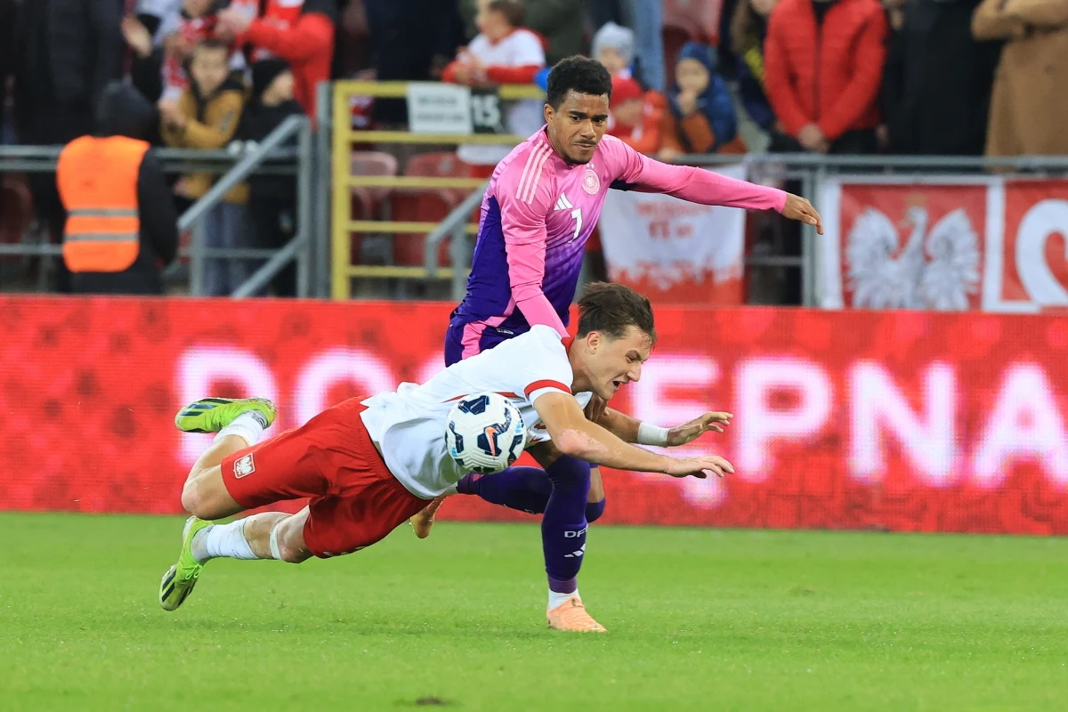 ​Piłkarska reprezentacja Polski do lat 21 zremisowała w Łodzi z Niemcami 3:3 (1:3) w ostatnim grupowym meczu eliminacji mistrzostw Europy. Biało-Czerwoni zajęli drugie miejsce w grupie D i wywalczyli bezpośredni awans na przyszłoroczne mistrzostwa Europy.