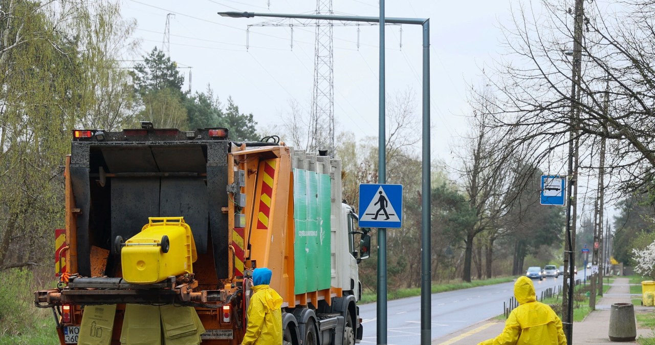 śmieciowym, problemie, mieszkańców, Wieliczki, małopolskie, piszą, tylko, lokalne, lecz, również, ogólnopolskie, media, kilku, w Śmieciarki nie dojeżdżają do Wieliczki. Miastu brakuje milionów na opłaty