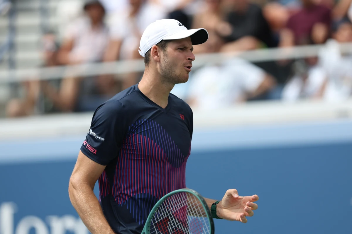 Hubert Hurkacz nie wystąpi w rozpoczynającym się 21 października turnieju ATP w Bazylei - informują media. Polski tenisista w ubiegłym roku dotarł w szwajcarskim turnieju do finału.