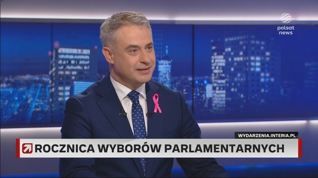 - Ministrowie Lewicy zgłosili zdania odrębne w punkcie zawieszenia azylu - powiedział wicepremier Krzysztof Gawkowski, pytany o stosunek koalicjantów do rządowej strategii migracyjnej. Jak podkreślił, "bezpieczeństwo tak, ale człowieczeństwo też tak". - Sami nie będziemy przykładać cegiełki, że będziemy łamali prawo - podkreślił.