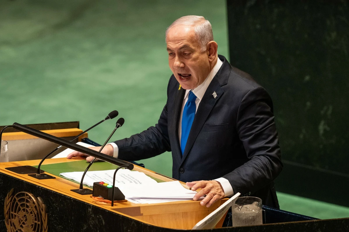 Państwo Izrael powstało w 1948 roku dzięki bohaterom, którzy wygrali wojnę o niepodległość, a nie poprzez decyzję ONZ - oświadczył we wtorek premier Benjamin Netanjahu. Odniósł się w ten sposób do słów prezydenta Francji Emmanuela Macrona, że Izrael zawdzięcza swoje istnienie rezolucji ONZ.