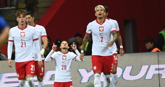 Szalony mecz na Stadionie Narodowym w Warszawie - padał gol za golem! Polska zremisowała z Chorwacją 3:3 w meczu 4. kolejki grupy 1 najwyższej dywizji piłkarskiej Ligi Narodów. Biało-Czerwoni zachowali szansę awansu do ćwierćfinału. Nadal zajmują trzecie miejsce w tabeli. Prowadzi Portugalia, przed Chorwacją.