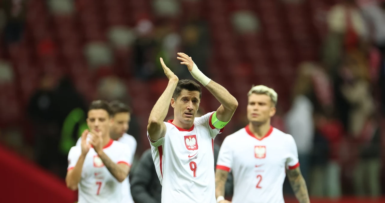 Robert Lewandowski (na pierwszym planie) po meczu z Chorwacją