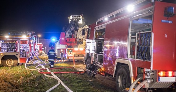 ​Jedna osoba zginęła w pożarze drewnianego budynku w Strzyżewicach pod Bełchatowem. Prawdopodobną przyczyną zaprószenia ognia była nieprawidłowa eksploatacja pieca typu koza.