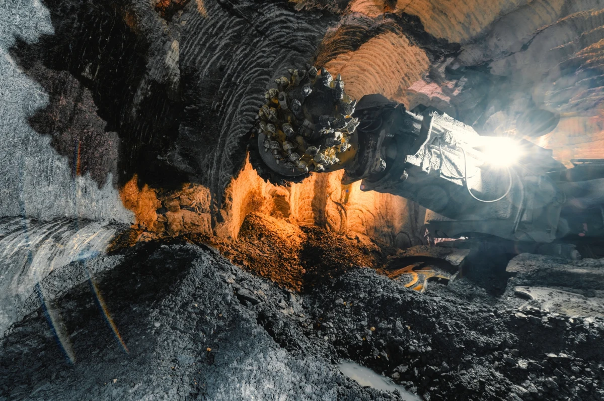 W wypadku w kopalni Bolesław Śmiały w Łaziskach Górnych (Śląskie) poszkodowanych zostało pięć osób. Trzech górników przebywa w szpitalu.