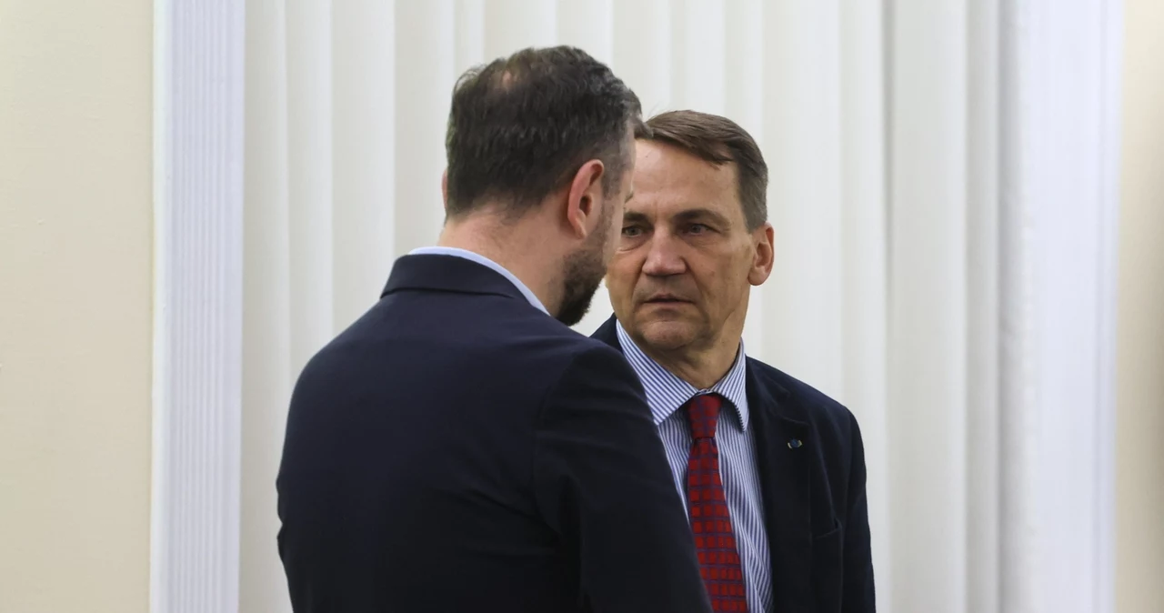 Radosław Sikorski przed posiedzeniem Rady Ministrów 