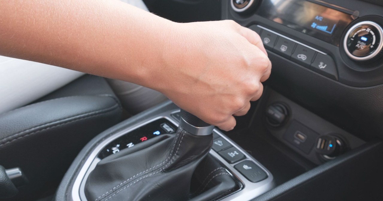 Parkowanie automatem oznacza pułapki. Jeden nawyk może unieruchomić auto wiadomości,aktualności,Interia Parkowanie automatem oznacza pułapki. Jeden nawyk może unieruchomić auto