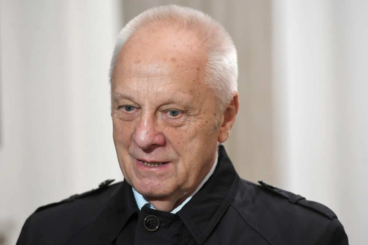 Sąd Okręgowy w Łodzi zdecydował, że Stefan Niesiołowski ma otrzymać 460 tysięcy złotych zadośćuczynienia za to, że był internowany w stanie wojennym. Były poseł domagał się wyższej kwoty - 650 tys. zł. Wyrok nie jest prawomocny. 