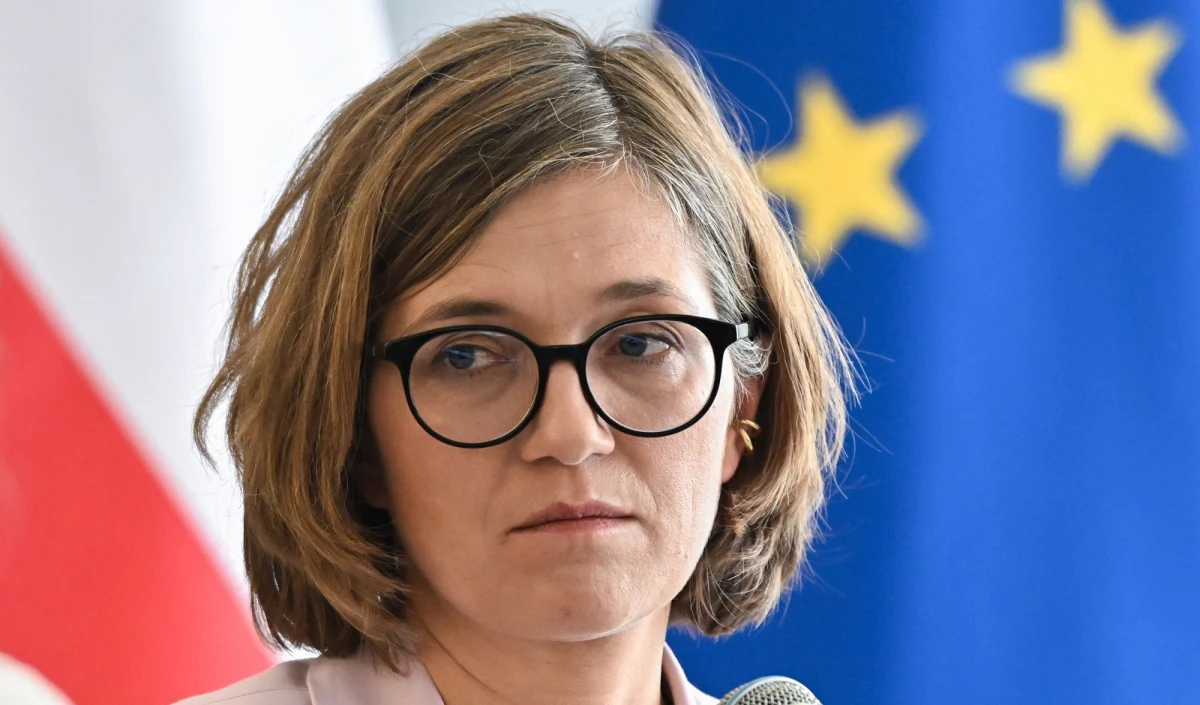 Śledztwo w sprawie ataku zamaskowanego policjanta na obecną wicemarszałek Senatu Magdalenę Biejat będzie jednak kontynuowane. Jak dowiedział się reporter RMF FM Krzysztof Zasada, prokuratura po dwóch decyzjach o umorzeniu postępowania uwzględniła kolejne zażalenie pokrzywdzonej. Chodzi o incydent sprzed czterech lat, gdy podczas demonstracji w Warszawie ówczesna posłanka Lewicy została spryskana gazem, mimo okazania legitymacji poselskiej. 