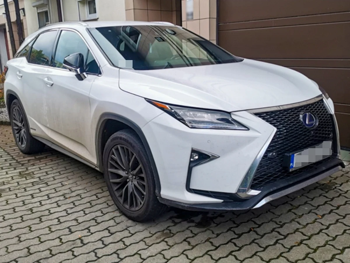 W Warszawie i Łodzi odnaleziono skradzione w Hiszpanii i we Włoszech dwa lexusy. W dotarciu do samochodów pomogli funkcjonariusze z placówki Straży Granicznej w Bezledach w Warmińsko-Mazurskiem.