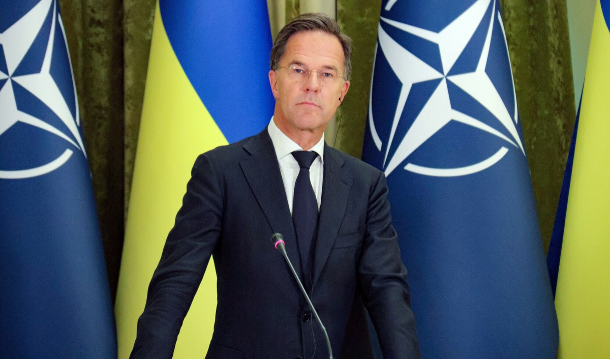 "Nie wiem kiedy, ale pewnego dnia Ukraina stanie się członkiem NATO" - powiedział sekretarz generalny Sojuszu Północnoatlantyckiego Mark Rutte przed rozpoczęciem spotkania ministrów obrony państw NATO w Brukseli. Holender dodał, że "państwa członkowskie cały czas pracują nad drogą Ukrainy do przystąpienia do organizacji".