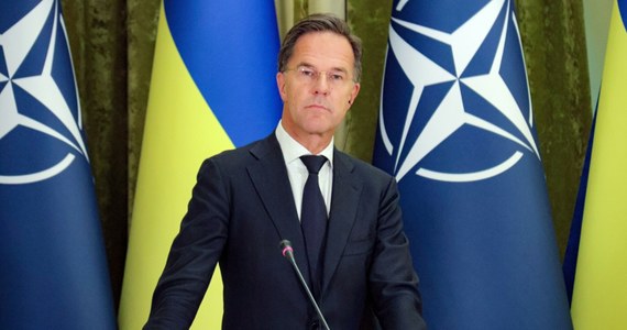 "Nie wiem kiedy, ale pewnego dnia Ukraina stanie się członkiem NATO" - powiedział sekretarz generalny Sojuszu Północnoatlantyckiego Mark Rutte przed rozpoczęciem spotkania ministrów obrony państw NATO w Brukseli. Holender dodał, że "państwa członkowskie cały czas pracują nad drogą Ukrainy do przystąpienia do organizacji".