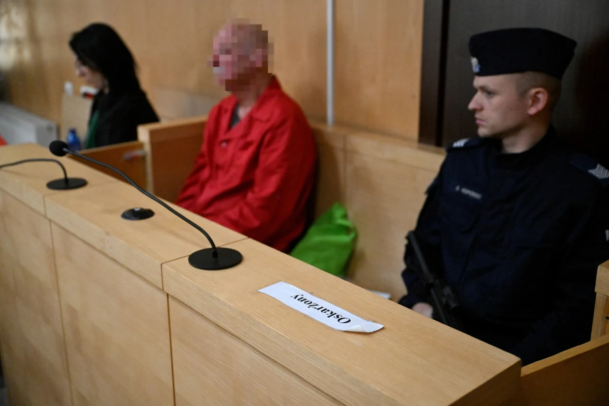 Ruszył proces 65-letniego Tadeusza P., który został oskarżony o dwa zabójstwa i usiłowanie trzeciego. Mężczyzna jest byłym milicjantem i byłym policjantem. Wyrok wyda Sąd Okręgowy w Krośnie. Grozi mu dożywocie. 