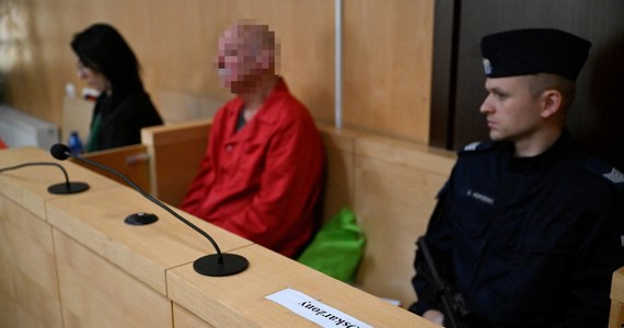 Ruszył proces 65-letniego Tadeusza P., który został oskarżony o dwa zabójstwa i usiłowanie trzeciego. Mężczyzna jest byłym milicjantem i byłym policjantem. Wyrok wyda Sąd Okręgowy w Krośnie. Grozi mu dożywocie. 