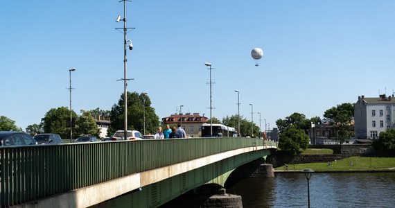 Jak informuje na swojej stronie portal miejski Kraków.pl, od 20 do 22 października na Moście Dębnickim kierowców czekają utrudnienia. Reporter RMF Maxx Przemysław Błaszczyk dowiedział się, że mają one związek z kręceniem w stolicy Małopolski drugiej części filmu "Vinci".