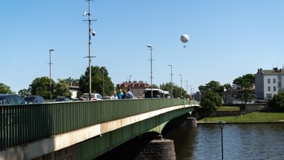 Utrudnienia na Moście Dębnickim. Nieoficjalnie: Kręcą "Vinci II"