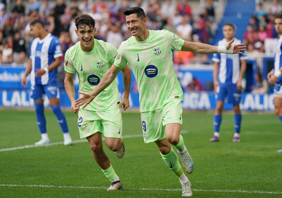 Koszulki z logo zespołu pop-rockowego Coldplay będą mieć na sobie piłkarze Barcelony podczas El Clasico z Realem. Powód? Współpraca ze Spotify. W meczu prawdopodobnie zagrają kapitan reprezentacji Polski Robert Lewandowski i były bramkarz kadry narodowej Wojciech Szczęsny. 