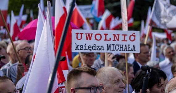 Sąd Rejonowy dla Warszawy-Mokotowa w Warszawie nie uwzględnił dziś zażalenia obrońców na zatrzymanie Michała Olszewskiego, podejrzanego w śledztwie dot. Funduszu Sprawiedliwości - poinformowała Prokuratura Krajowa. Podkreśliła, że tym samym sąd potwierdził, że zatrzymanie podejrzanego było "zasadne, legalne i przeprowadzone prawidłowo".

