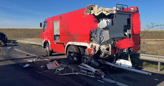 Strażak został poszkodowany w zderzeniu dwóch ciężarówek na trasie S7 - dowiedział się reporter RMF FM Stanisław Pawłowski. Do wypadku doszło przed Nowym Dworem Gdańskim na nitce w kierunku Gdańska.