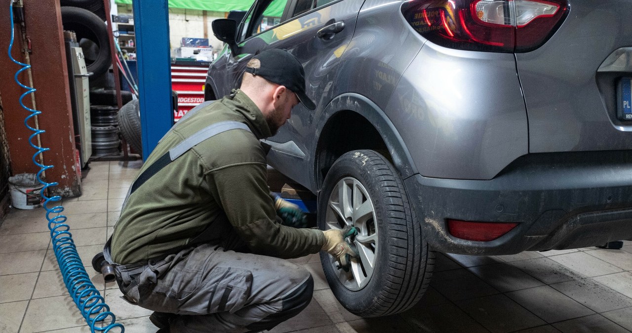 Nadchodzi pierwszy atak zimy. Czy to już pora na wymianę opon na zimowe?