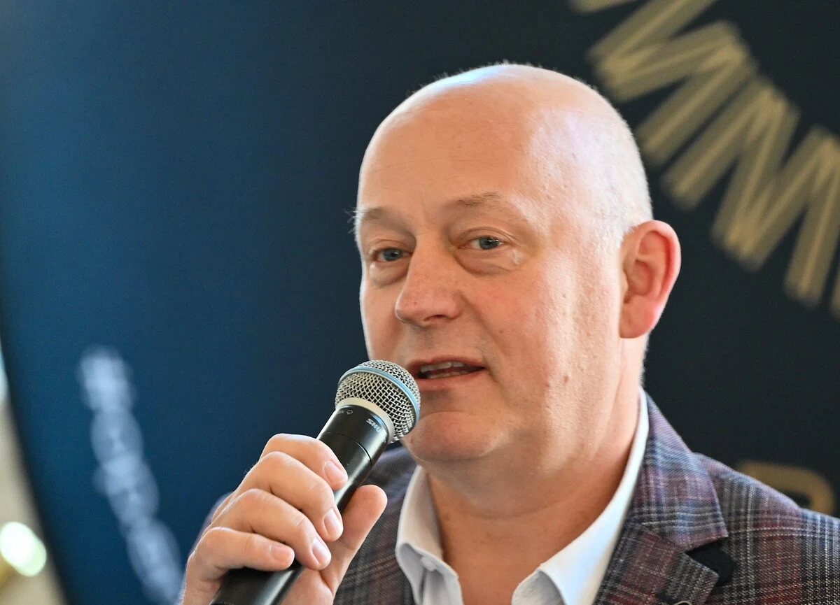 Zarząd województwa dolnośląskiego podjął w piątek uchwałę o odwołaniu dyrektora Opery Wrocławskiej Tomasza Janczaka. Władze regionu zarzucają mu "naruszenie przepisów prawa w związku z zajmowanym stanowiskiem". Tomasz Janczak nie zgadza się z zarzutami. 