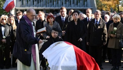 Ostatnie pożegnanie Leszka Moczulskiego. Opozycjonista spoczął na Powązkach