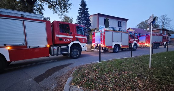 Jedna osoba zginęła w pożarze domu jednorodzinnego w Krzywczy niedaleko Przemyśla. To mężczyzna w wieku ok. 70 lat. 