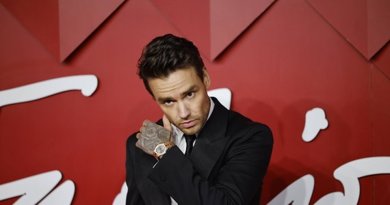 Dwie prostytutki, które jako ostatnie były w pokoju hotelowym z brytyjskim muzykiem Liamem Payne’em przed jego śmiercią, zeznały, że w ich obecności nie zażywał on narkotyków i zachowywał się normalnie - podał argentyński dziennik "La Nacion", cytując źródła śledcze. 31-latek w środę wypadł z trzeciego piętra hotelu w stolicy Argentyny, Buenos Aires. 