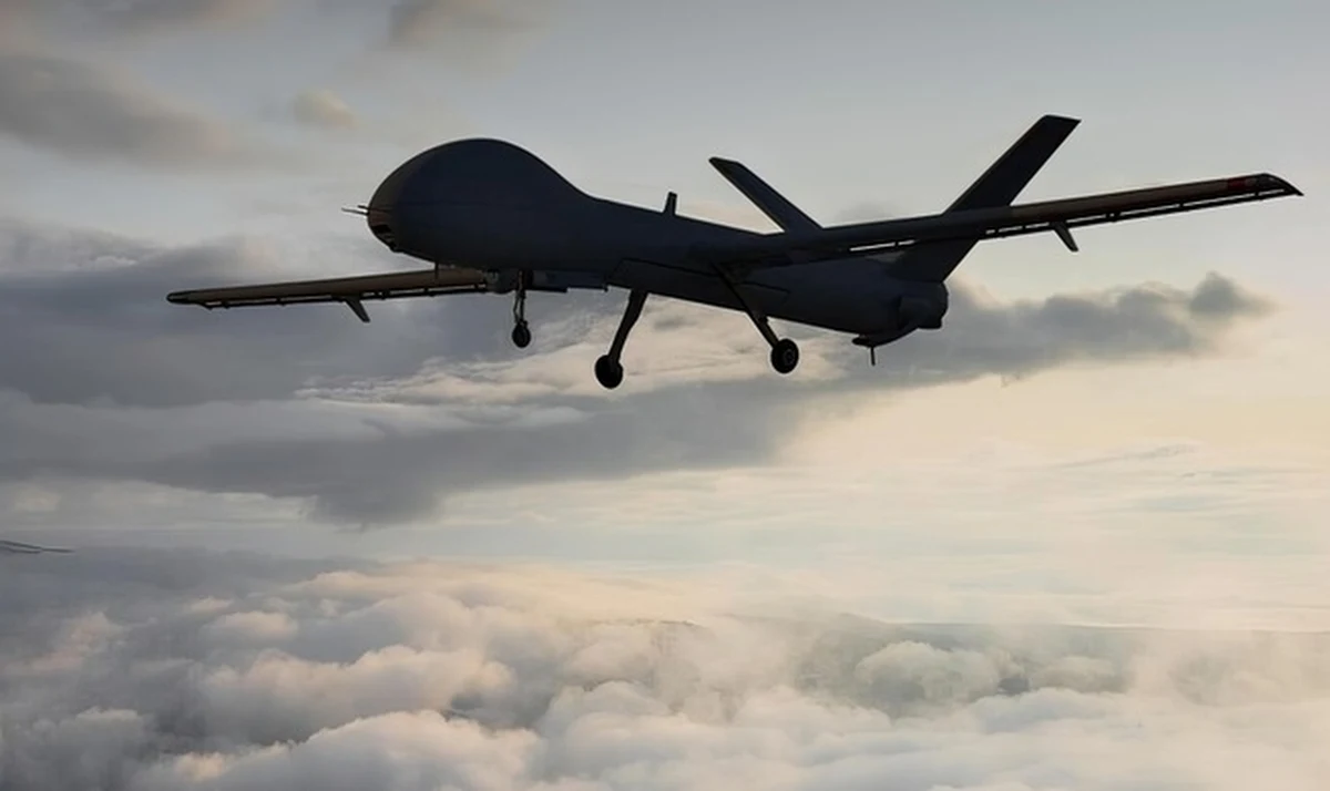 Dron, który wystartował z Libanu, uderzył w budynek w miejscowości, w której znajduje się dom premiera Benjamina Netanjahu - poinformowały izraelskie media. Szefa rządu nie było w tym czasie w budynku.