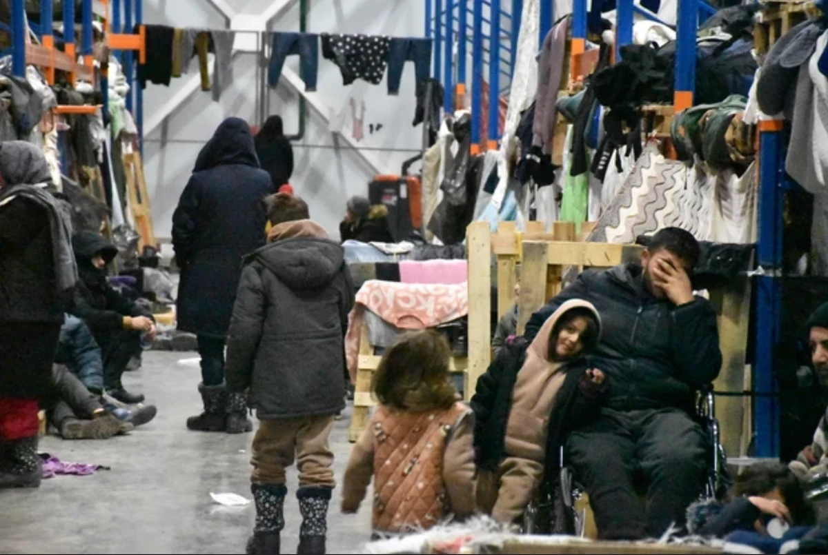 12 migrantów z Egiptu i Bangladeszu, umieszczonych w ośrodku w Albanii, wyruszyło do Włoch. Na ich pobyt w placówce nie zgodził się sąd w Rzymie. Taka decyzja wywołała irytacje centroprawicowego rządu i krytykę sędziów. 