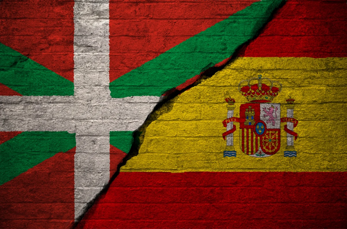 Nowa ustawa, ogłoszona w hiszpańskim dzienniku urzędowym (BOE), umożliwi wcześniejsze zwolnienie z więzień członków baskijskiej organizacji terrorystycznej ETA.