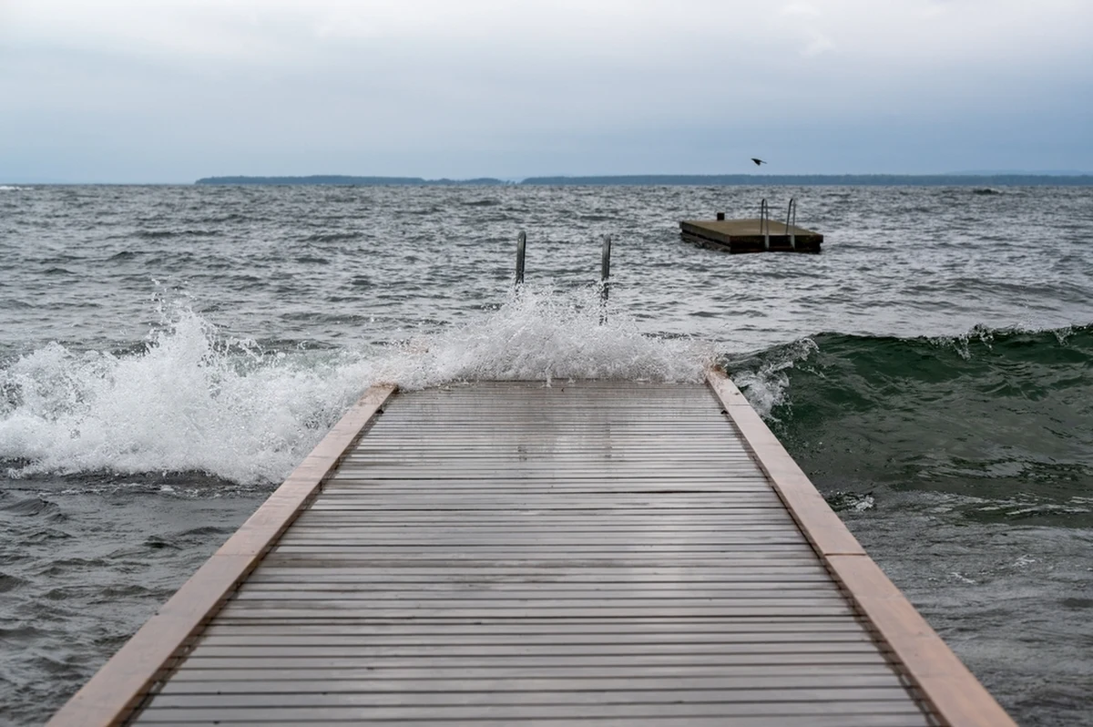 Co najmniej siedem osób zginęło w wyniku zawalenia się pomostu na wyspie Sapelo w amerykańskim stanie Georgia. Jak podaje Reuters, okoliczności wypadku nie są znane. 
