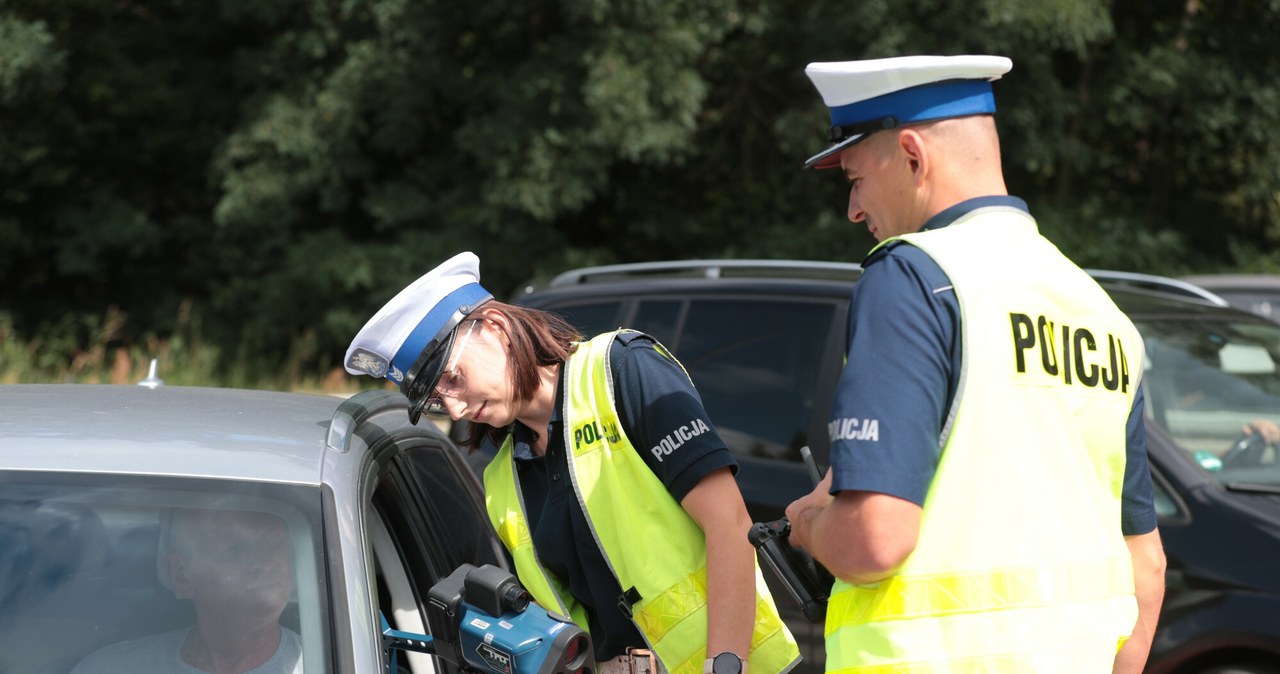 Nikt, jest, często, karany, mandatami, przez, policję, kierowcy, Prawo, ruchu, drogowym, zawiera, tyle, przepisów, złamanie, któ Najdziwniejsze mandaty dla kierowców. Za brudną szybę to tylko początek