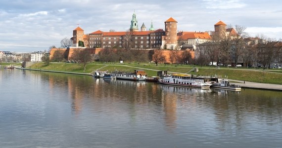 Zamek Królewski w Warszawie, Zamek Królewski na Wawelu, Muzeum Łazienki Królewskie i Muzeum Pałacu Króla Jana III Sobieskiego w Wilanowie - te cztery rezydencje królewskie będzie można w wybrane dni w następnym miesiącu zwiedzać bezpłatnie. Wszystko w ramach akcji "Darmowy Listopad w Rezydencjach Królewskich".