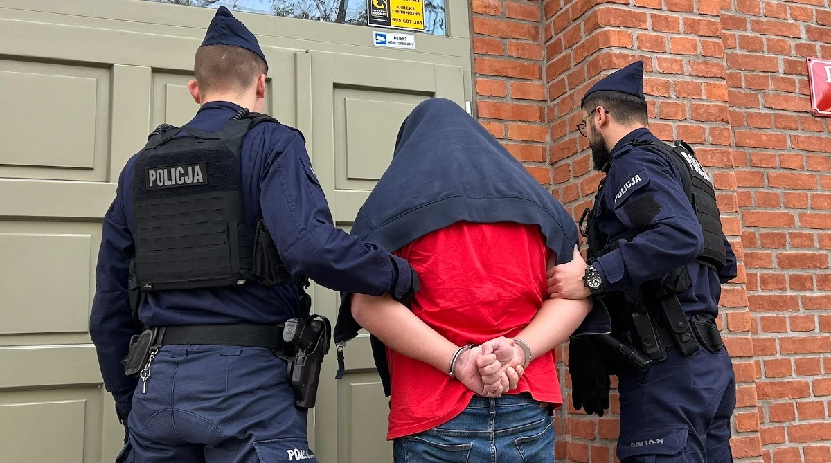 Zarzut popełniania katastrofy w ruchu lądowym usłyszał Mateusz M. - 37-letni kierowca, który doprowadził do karambolu na obwodnicy Gdańska. W wypadku zginęły 4 osoby, w tym dwóch chłopców w wieku 7 i 10 lat.