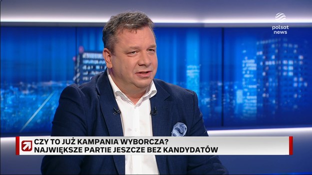 Kto zostanie kandydatem na prezydenta z ramienia PiS? - Na pewno Patryk Jaki jest osobą, która mogłaby powalczyć - mówił w "Gościu Wydarzeń" wiceprezes PiS Michał Wójcik. Dodał jednak, że nie przesądza sprawy, bo "decyzje zapadają w innym gronie". Czy Prawo i Sprawiedliwość wyłoni kandydata w prawyborach? - To spekulacje medialne, trudno mi się do tego odnosić. Każda droga, która wyłoni kandydata skutecznego jest dobra. Ja o prawyborach mówiłem już w czerwcu 2024 roku, wiele tygodni temu. Ale wcale nie uznaję, że to najlepsza droga - stwierdził Michał Wójcik. - Po pierwsze kierownictwo nie podjęło takiej decyzji - mówił dalej wiceprezes PiS. Dariusz Ociepa zwrócił uwagę, że szef partii Jarosław Kaczyński takiej decyzji nie wyklucza. - Natomiast powiem szczerze, że wierzę w genialną intuicję prezesa Kaczyńskiego. Proszę sobie przypomnieć co było dziewięć lat temu - powiedział Wójcik. Dziennikarz dopytywał o nazwiska potencjalnych kandydatów. Wymienił Karola Nawrockiego, Marcina Przydacza, Mariusza Błaszczaka i Tobiasza Bocheńskiego. - To są bardziej spekulacje medialne. Nie jestem w wąskim zespole, który sprawdza te osoby. Na pewno Patryk Jaki jest osobą, która mogłaby powalczyć, ale nie przesądzam tego, bo decyzje zapadają w zupełnie innym gronie - zaznaczył Wójcik. Polityk dodał, że kandydat PiS-u w wyborach prezydenckich powinien być dobrze odebrany przez wyborców centrum oraz doświadczony.