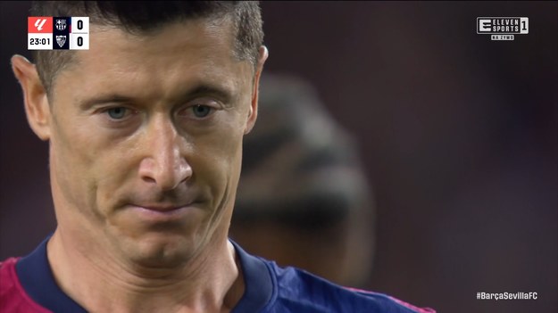 Robert Lewandowski strzela swoją kolejną bramkę w La Liga. Tym razem strzałem z rzutu karnego otwiera wynik w meczu FC Barcelona - Sevilla  