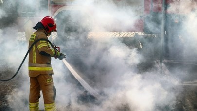 Pożar w Wisełce. Ogień zajął całe piętro budynku