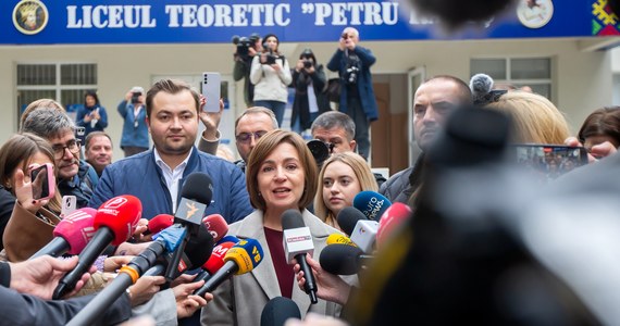 W miarę zliczania głosów diaspory liczba głosów na "tak" przeważa w referendum w Mołdawii, dotyczącym wpisania akcesji do UE do mołdawskiej konstytucji. W wyborach prezydenckich w pierwszej turze zwyciężyła Maia Sandu z wynikiem 41,98 proc.