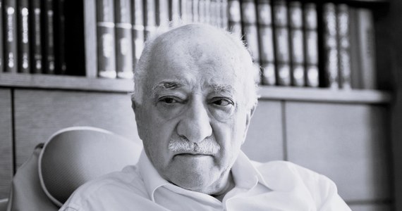 Fetullah Gulen nie żyje. Jak poinformowały tureckie media, zmarł USA w wieku 83 lat. Gulen to islamski kaznodzieja oskarżany przez Ankarę o organizację nieudanego puczu w 2016 roku.