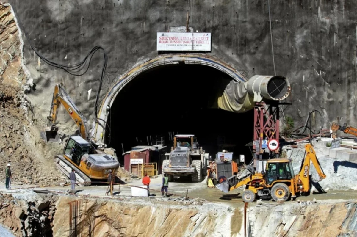 Co najmniej siedem osób nie żyje w wyniku ataku na budowę strategicznego tunelu w Kaszmirze, w północnej części Indii. Jak podaje lokalna policja, sprawcami są antyrządowi bojownicy.