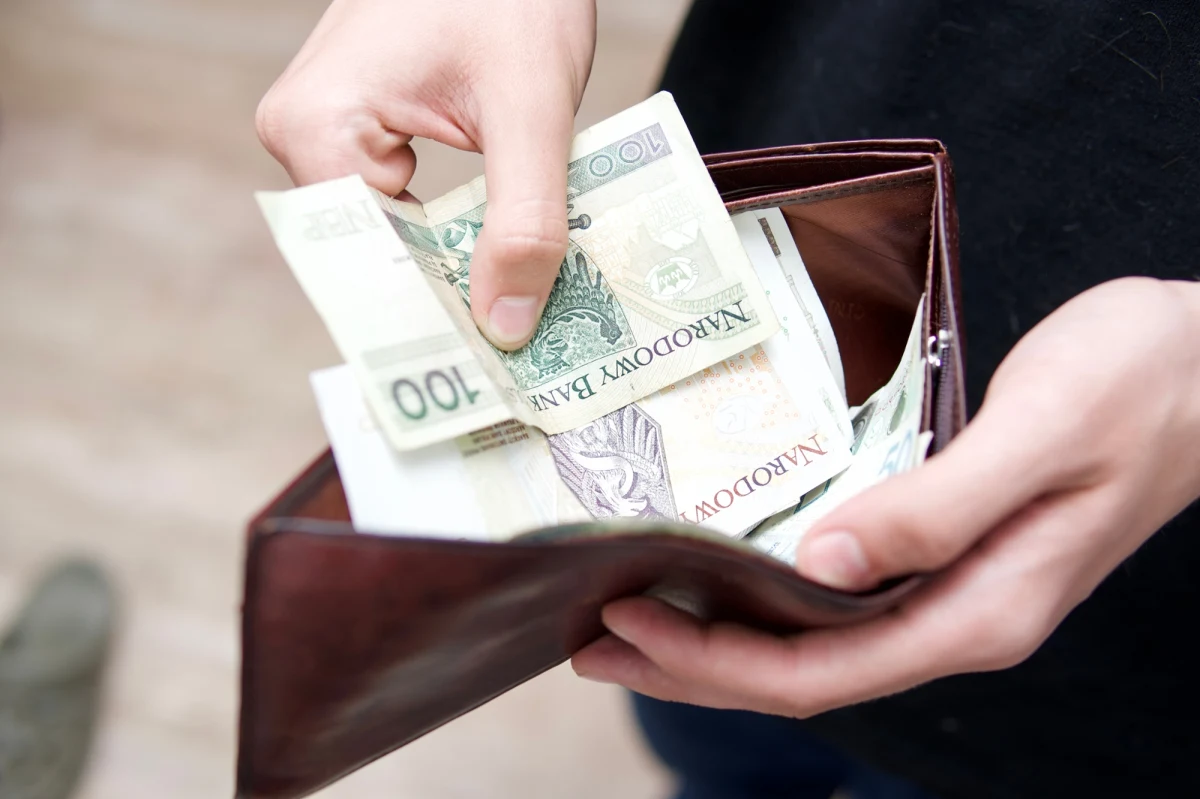 Przeciętne wynagrodzenie brutto w sektorze przedsiębiorstw we wrześniu 2024 r. wyniosło 8140,98 zł, co oznacza wzrost o 10,3 proc. rok do roku - podał Główny Urząd Statystyczny. Zatrudnienie w tym sektorze spadło o 0,5 proc.