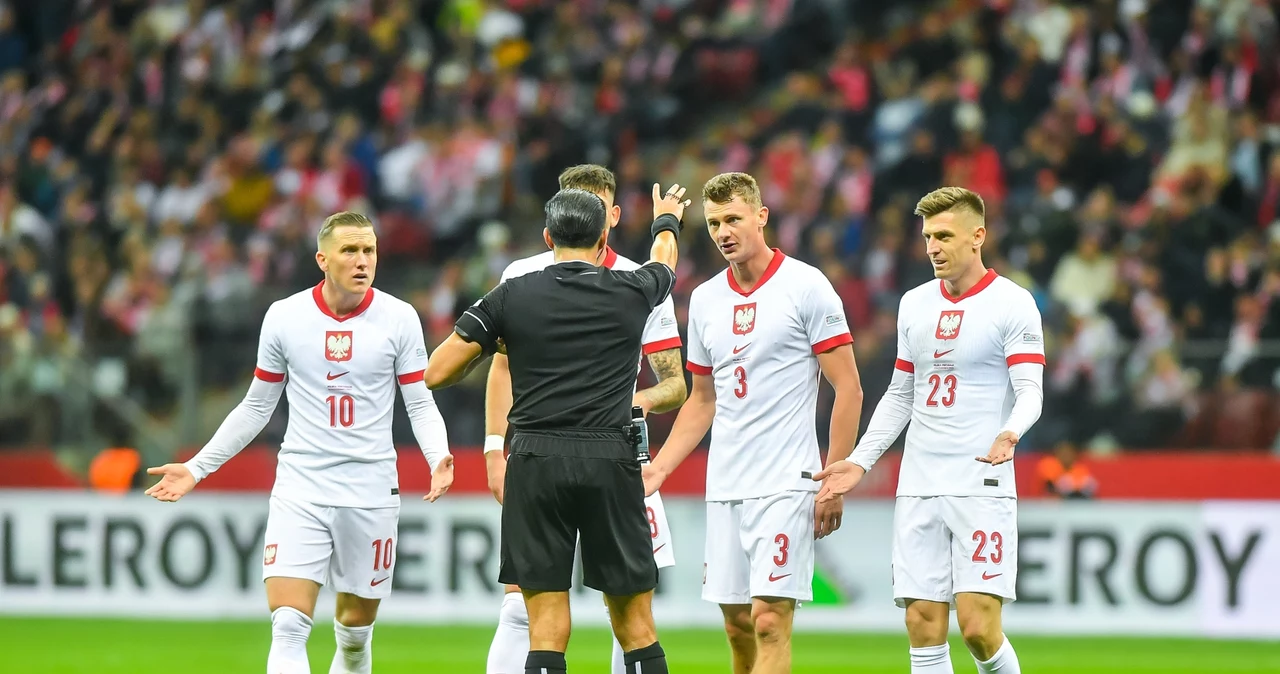 Paweł Dawidowicz (drugi z prawej) zdaniem Radosława Kałużnego nie spełnia kryterium reprezentacyjnego. Jednocześnie "Tata" protestuje przeciwko prostackiej krytyce defensora