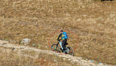 Rowerem na Giewont. Straż TPN chce ustalić dane mężczyzny [ZDJĘCIA I FILMY]