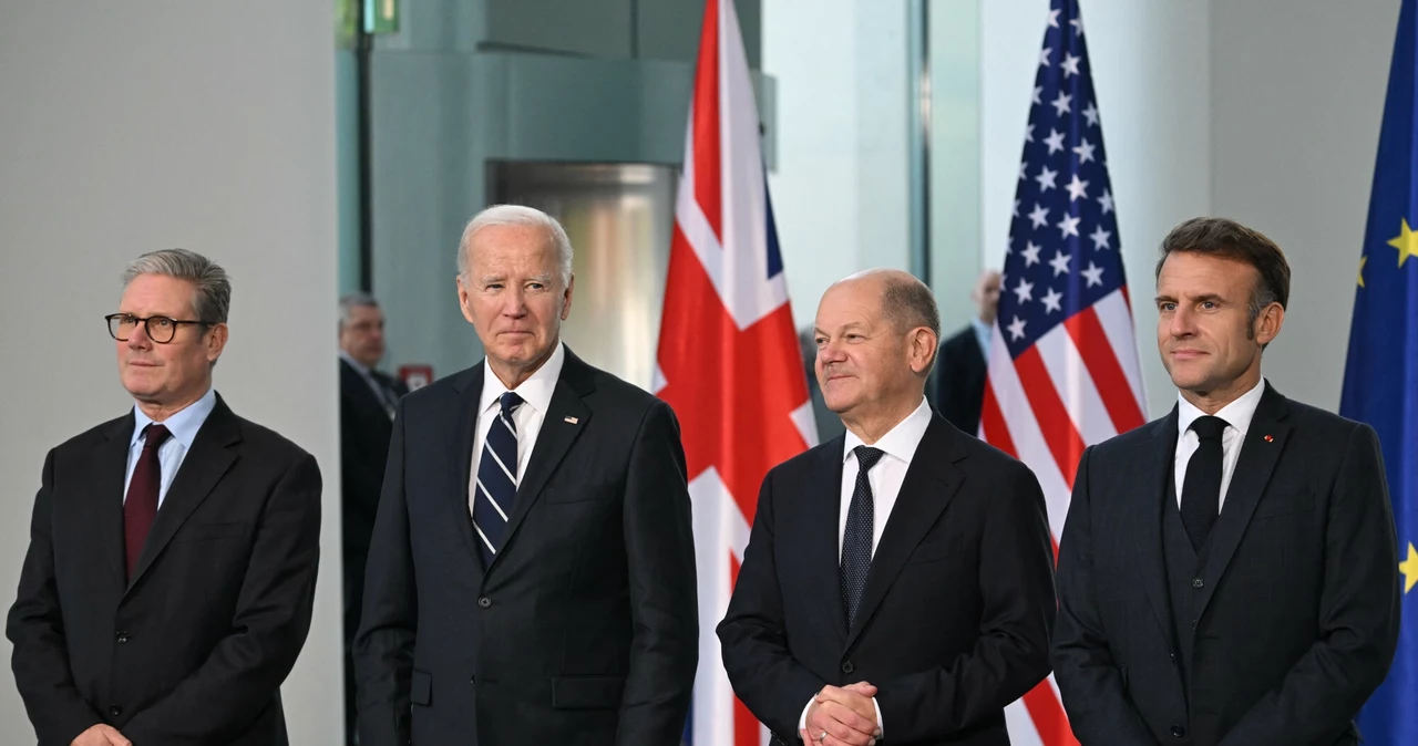 Keir Starmer, Joe Biden, Olaf Scholz i Emmanuel Macron podczas spotkania w Berlinie