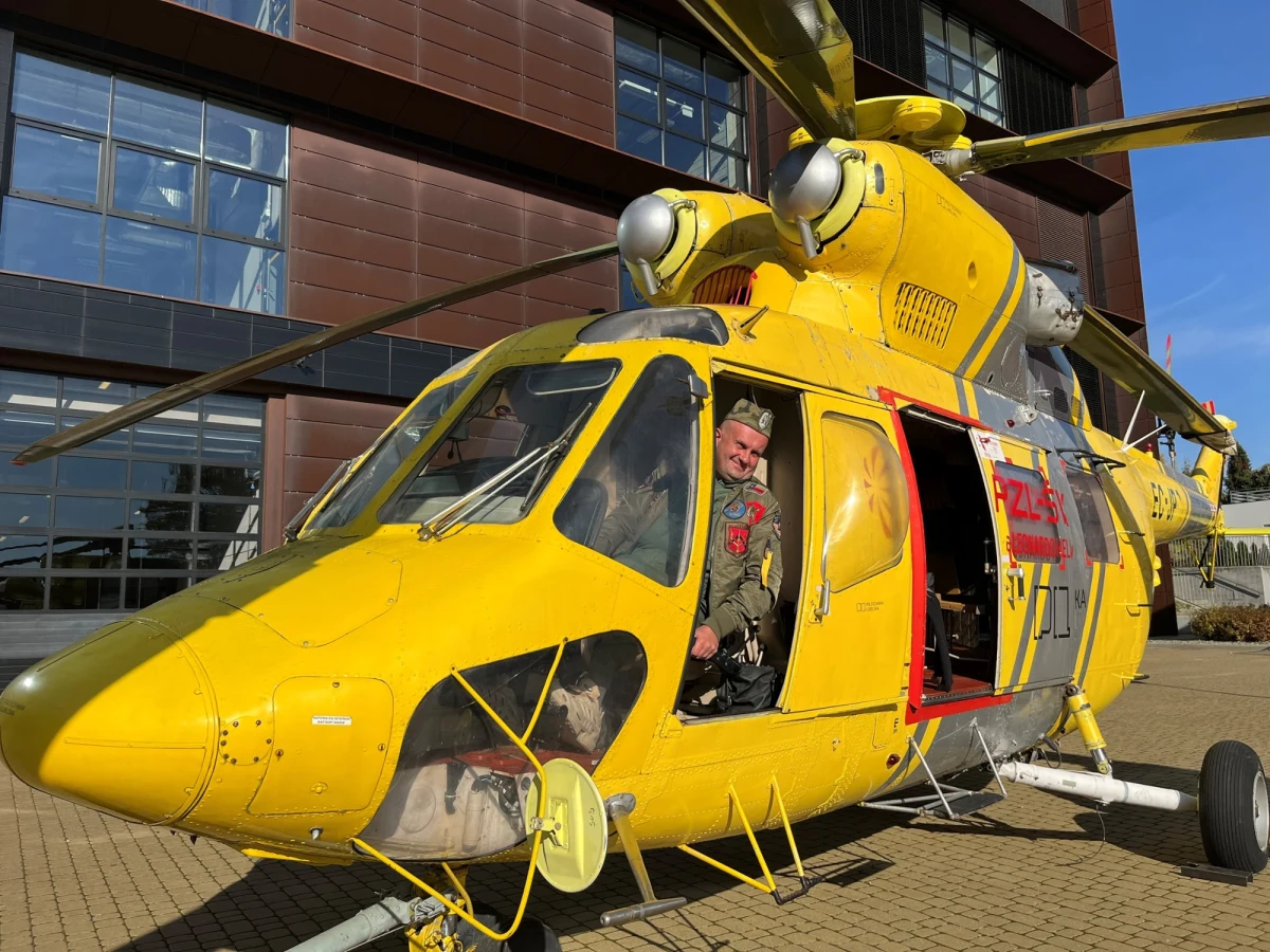 Studenci Politechniki Lubelskiej będą mieć od dzisiaj zajęcia w śmigłowcu. Uczelnia dostała maszynę od zakładów lotniczych w Świdniku. Chodzi o śmigłowiec W3A Sokół.
