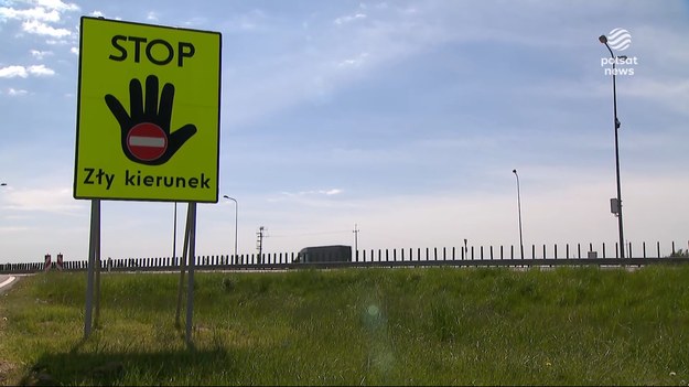 30 kilometrów autostradą pod prąd. 85-letni kierowca pomylił zjazdy w Gliwicach i tak chciał dojechać aż do Pyrzowic. Chyba mu się spieszyło, bo jechał lewym pasem. W Bytomiu zatrzymała go policja i zabrała prawo jazdy. O szaleńczym rajdzie po autostradzie - w materiale dla "Wydarzeń" - Jacek Gasiński.